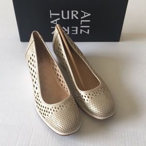(New 7.5) Naturalizer Brina Wedge Pump